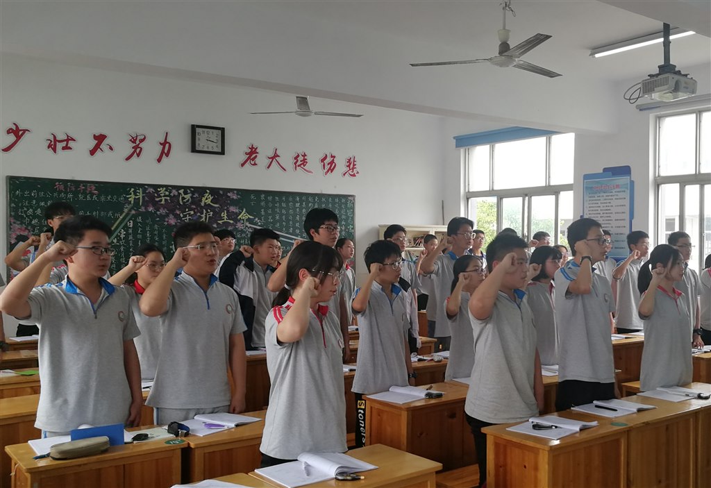 学生宣誓.jpg