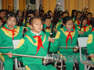 上海青少年民族文化教育结奇葩[组图]
