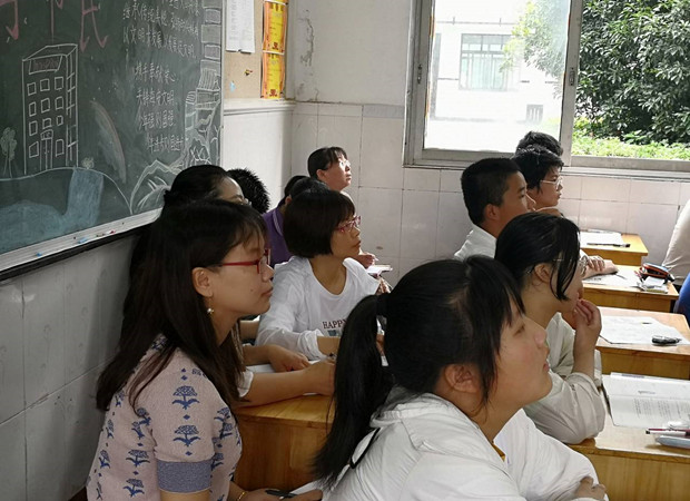 1XSRI4OTA`F33DLI64CN{`H_副本.jpg