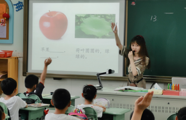 胡芯.jpg