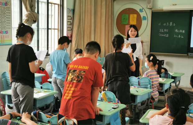 吕靓雯.jpg