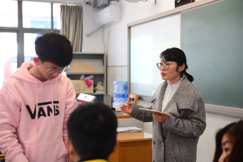 叶荣荣老师向校长培训班学员开课.jpg