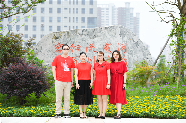 送考 语文老师合影.jpg