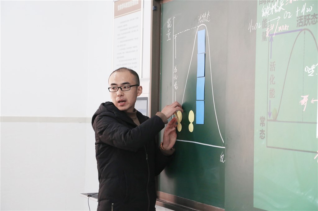 许豇羽.jpg