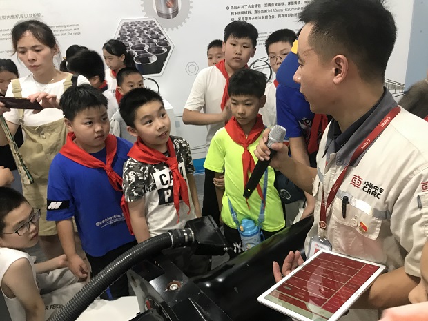 参观了经开区轨道交通展厅5.JPG