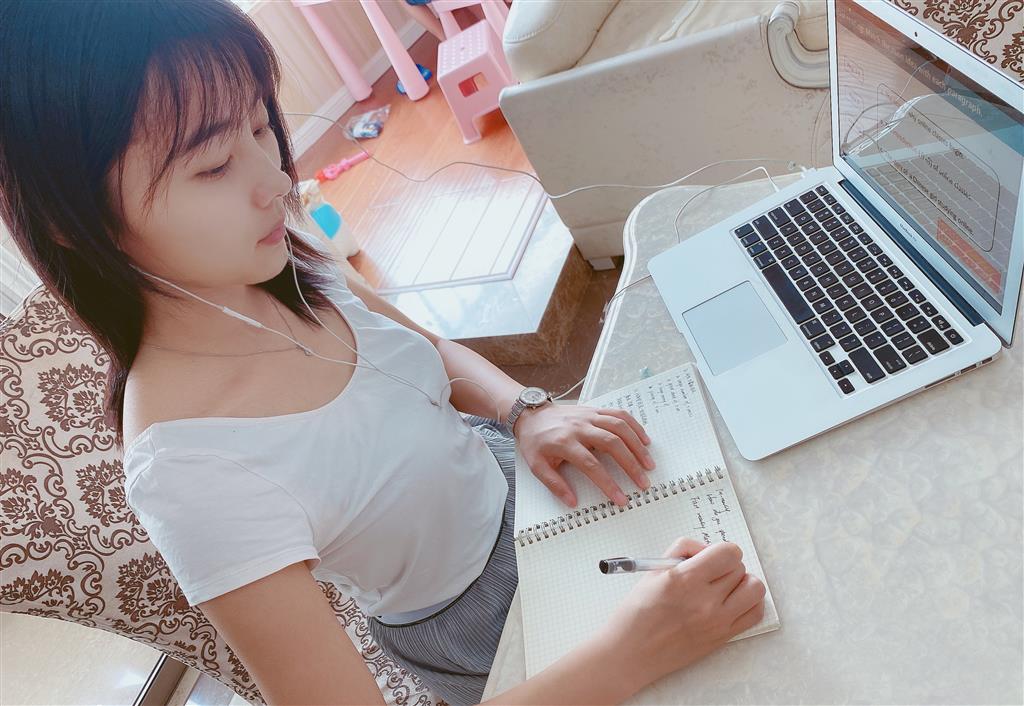 报刊课学习照片.png