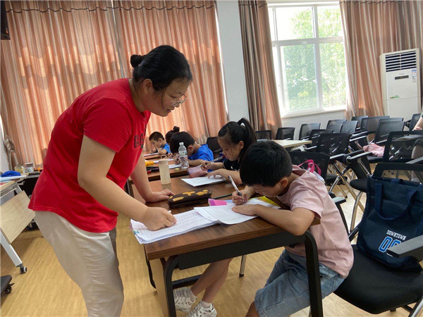 洛小志愿者教师参加镇夏令营结业仪式 (22).jpg