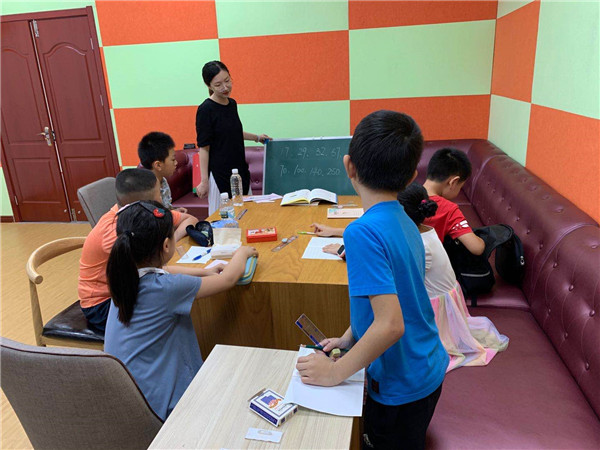 洛小志愿者教师参加镇夏令营结业仪式 (1).jpg