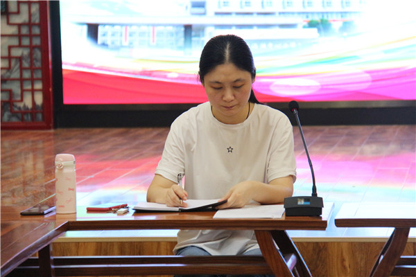 洛小新教师培训会议 (18).jpg