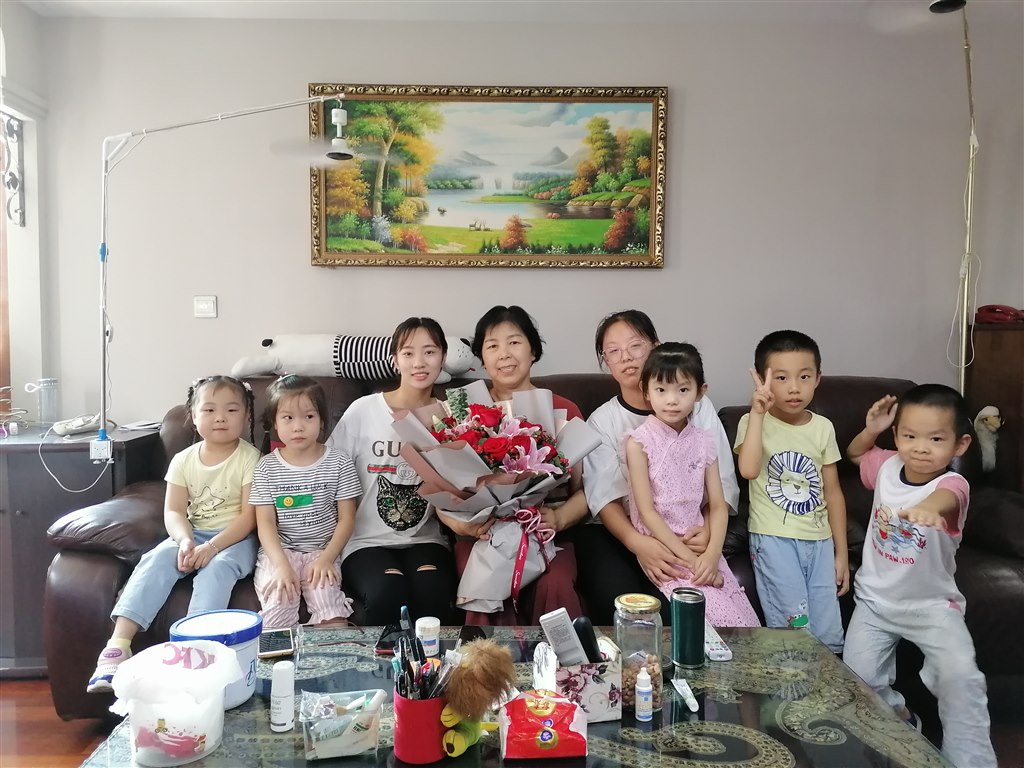 20200908寄望后来者 朱笔写师魂——怡康花园社区开展教师节系列活动之探望退休老教师 (1).jpg