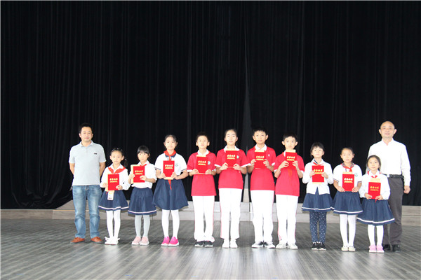 洛小举行心连心优秀学生奖学金颁奖会 (15).jpg