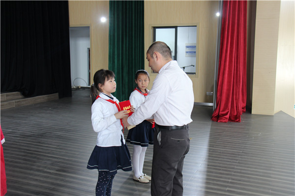 洛小举行心连心优秀学生奖学金颁奖会 (14).jpg