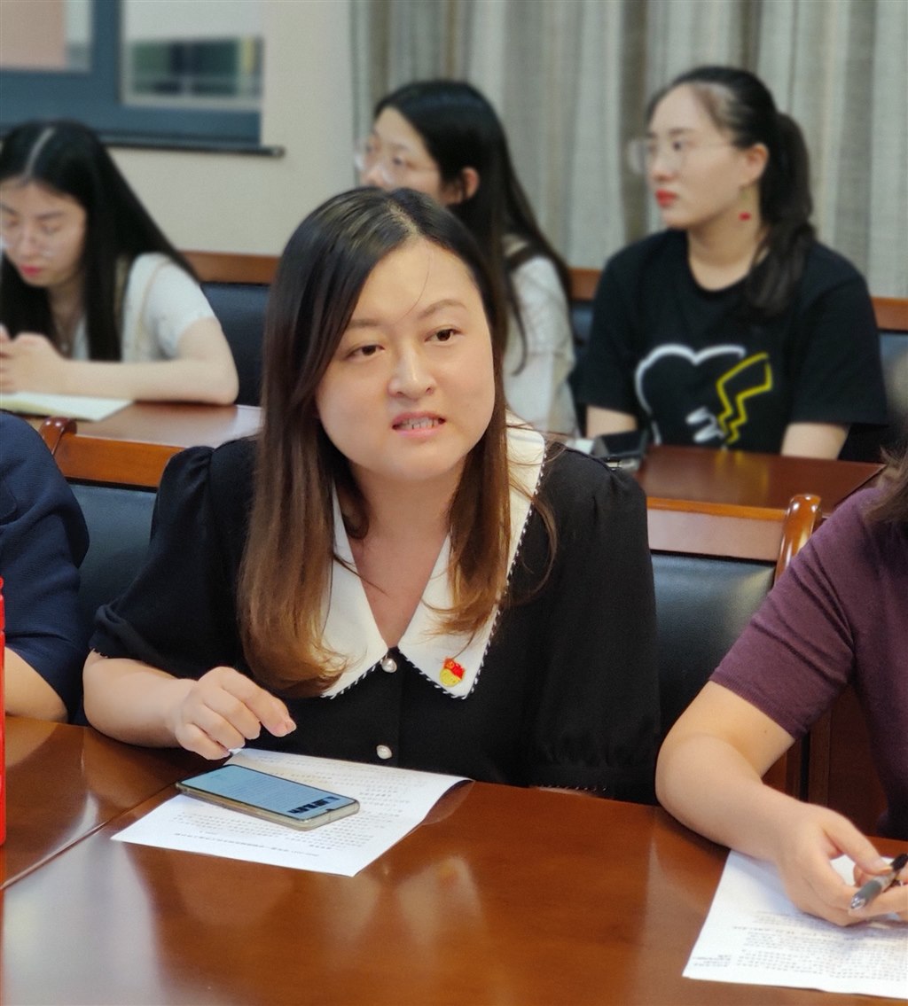 华抒艳老师发言.jpg