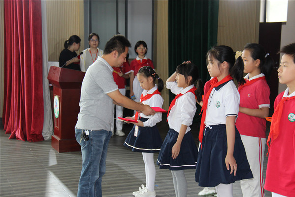 洛小举行心连心优秀学生奖学金颁奖会 (13).jpg