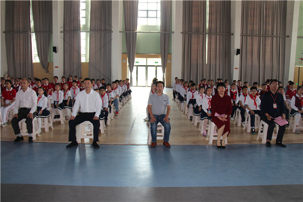 洛小举行心连心优秀学生奖学金颁奖会 (3).jpg