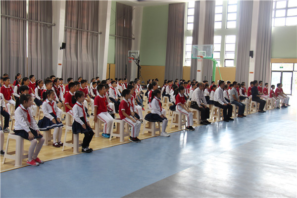 洛小举行心连心优秀学生奖学金颁奖会 (7).jpg