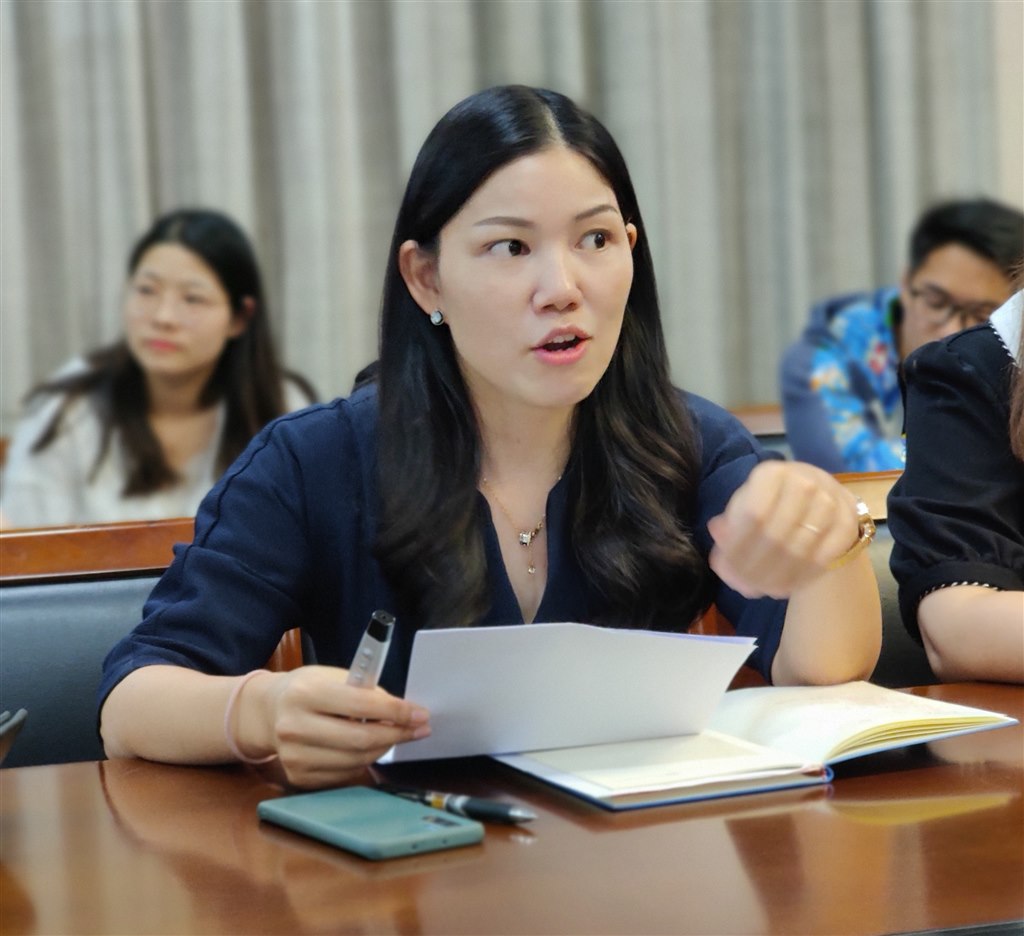 顾娟老师发言.jpg