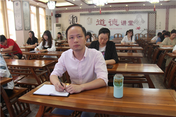 何志奇教授来校讲座 (12).jpg