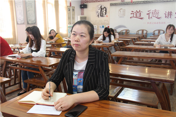 何志奇教授来校讲座 (13).jpg