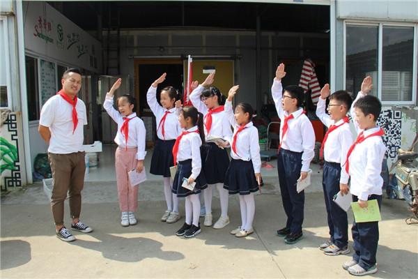 洛小日新娃开展小康寻“宝”寻访活动 (14).jpg