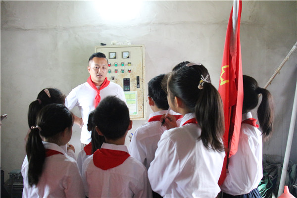 洛小日新娃开展小康寻“宝”寻访活动 (4).jpg