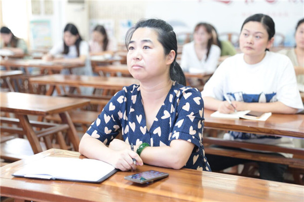 何志奇教授来校讲座 (4).jpg