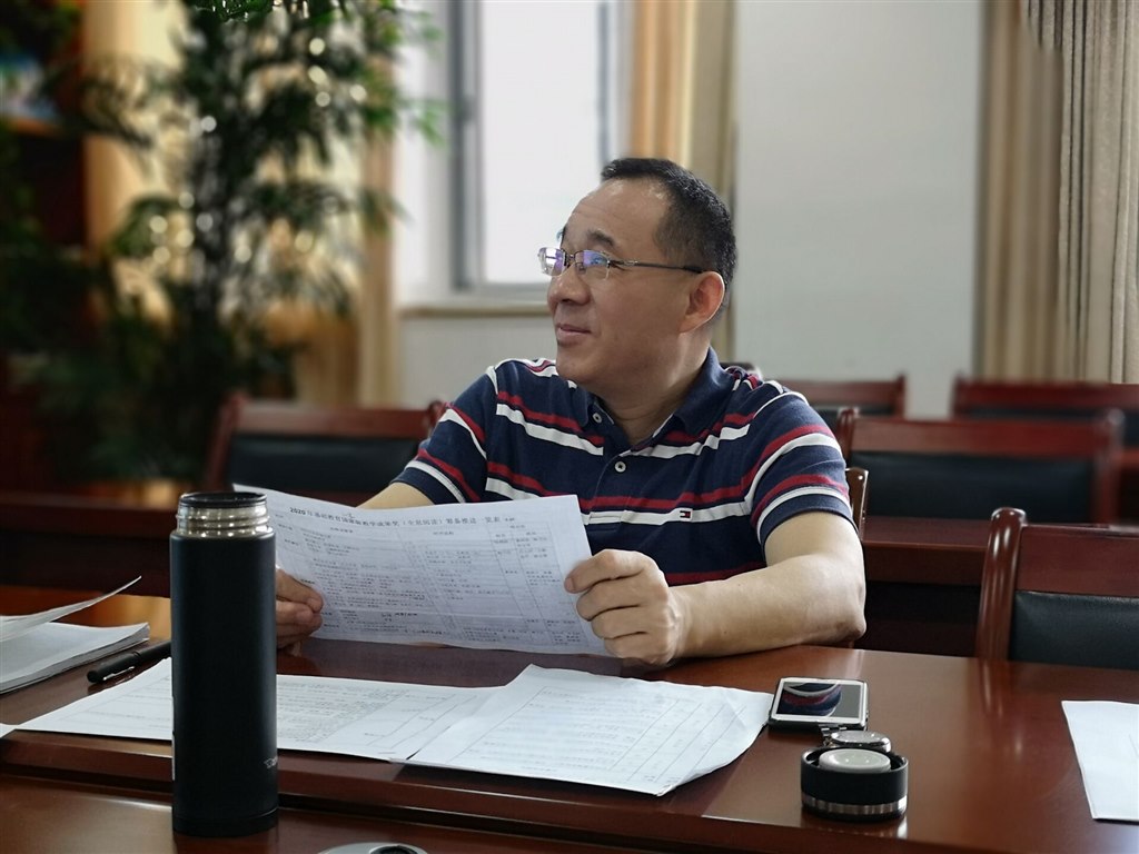 吴教授1.jpg