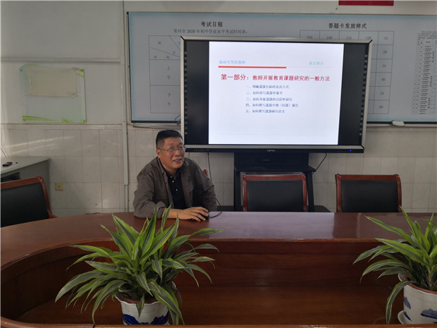 万荣庆.jpg