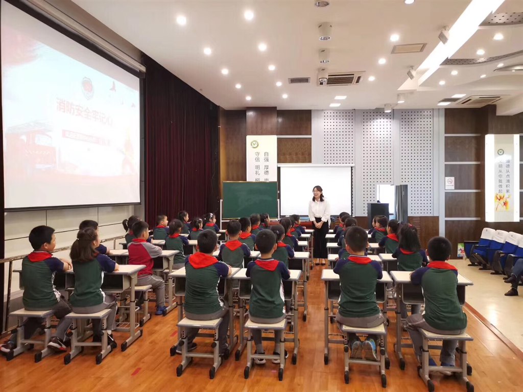 杨丁敏.jpg