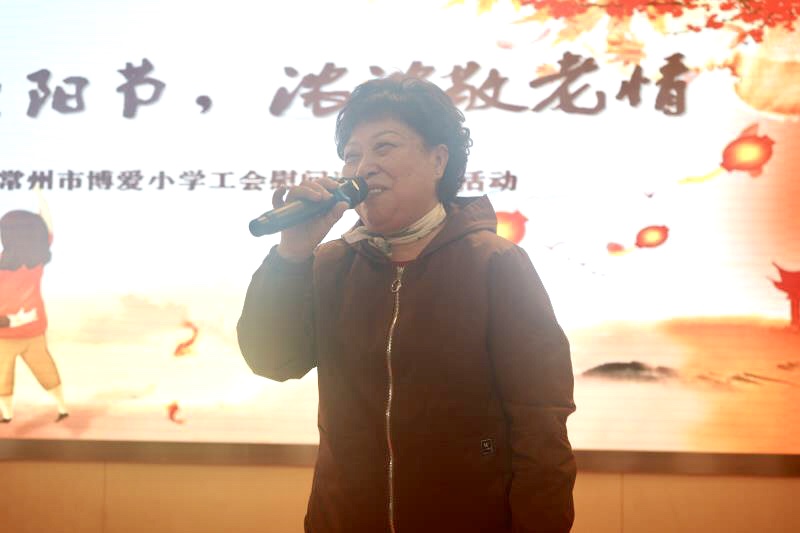 老教师.jpg