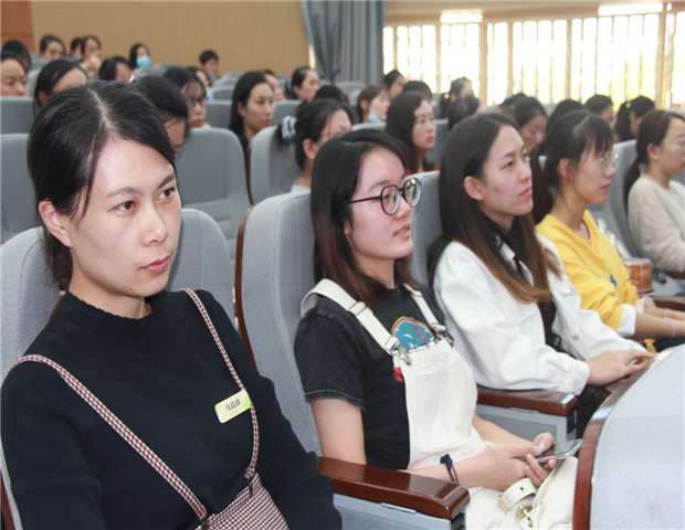 2020.10.9 龙幼每月工作盘点之一：赋能行走，追寻教育的诗和远方4.jpg