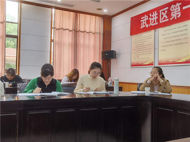 5卞晓叶评课.jpg