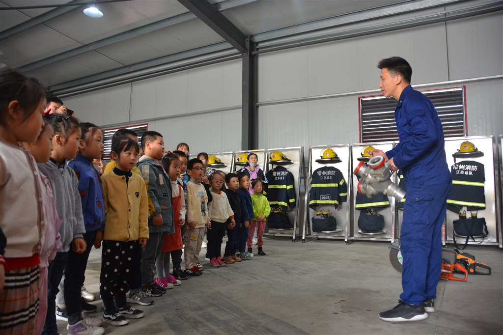 东青幼：跟随小记者，走进消防中队8.JPG