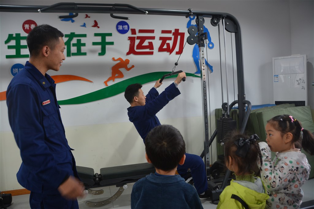东青幼：跟随小记者，走进消防中队1.JPG