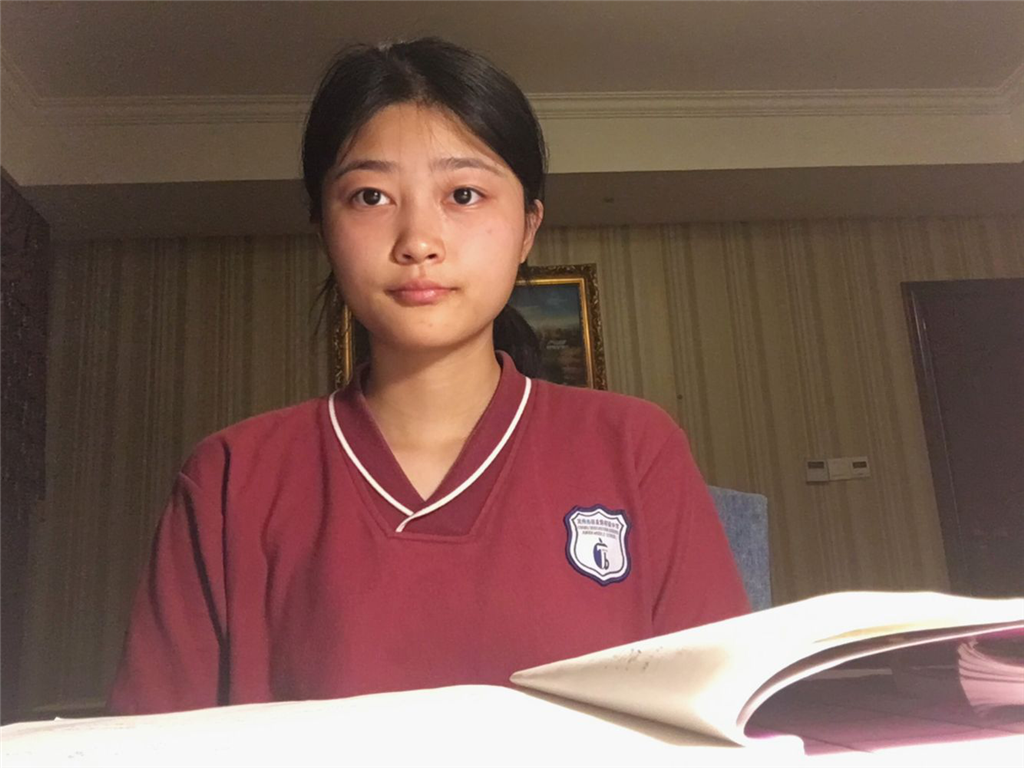 主持人 闫婉莹 照片.png