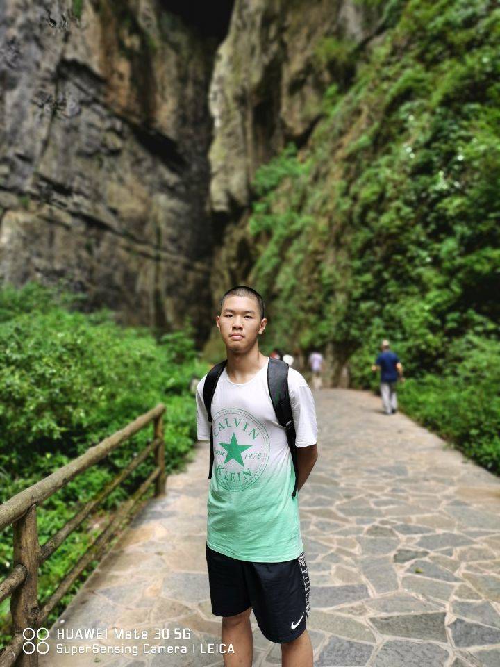 主持人张嘉皓 照片.jpg 主持人张嘉皓 照片.jpg