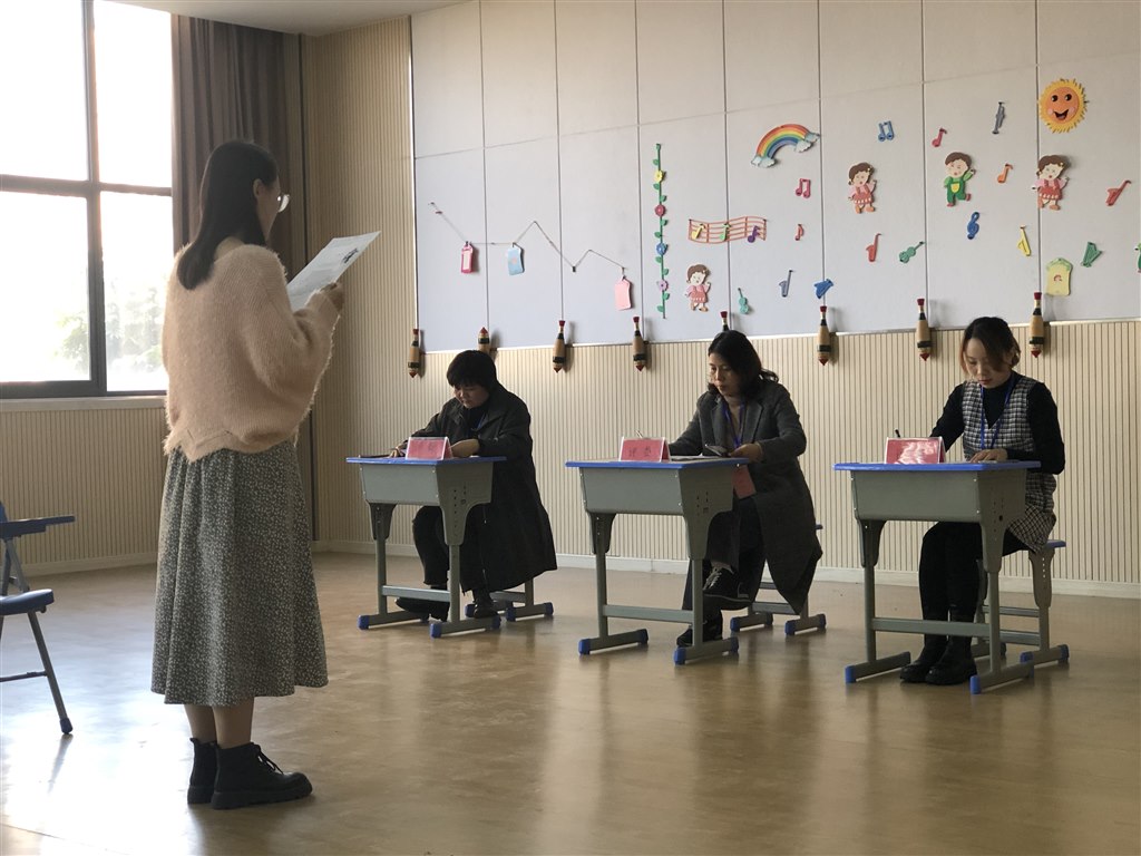 讲故事评委1.jpg