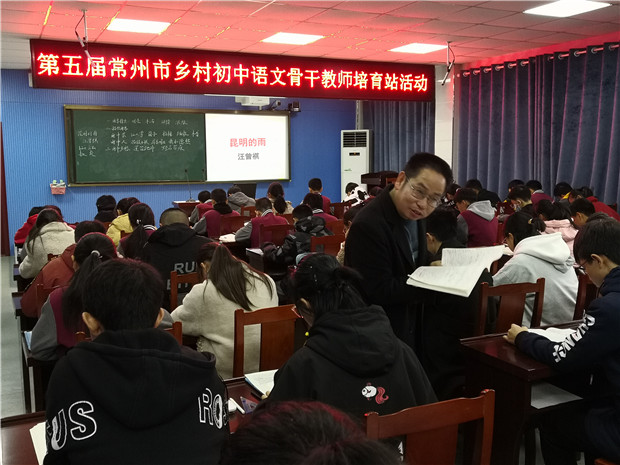5吴伟星上课.jpg