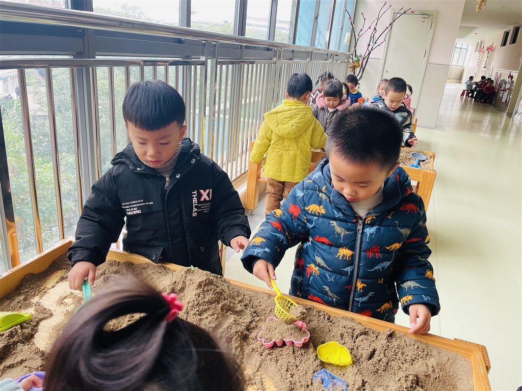 玩沙.JPG