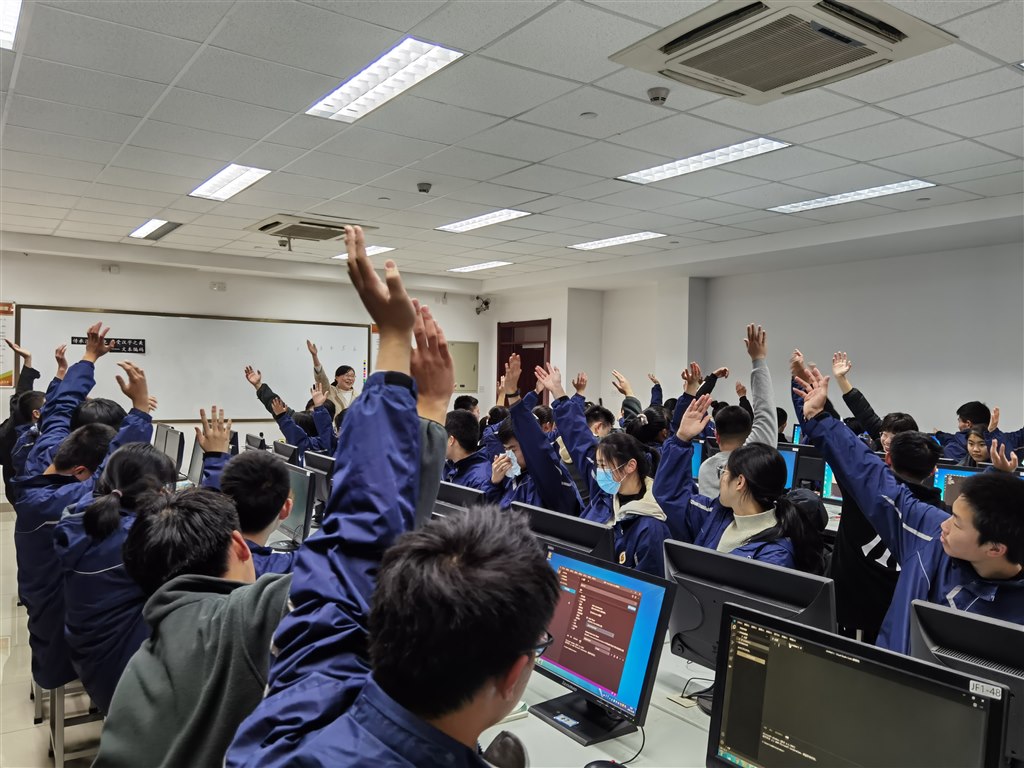 郑霞 (1).jpg