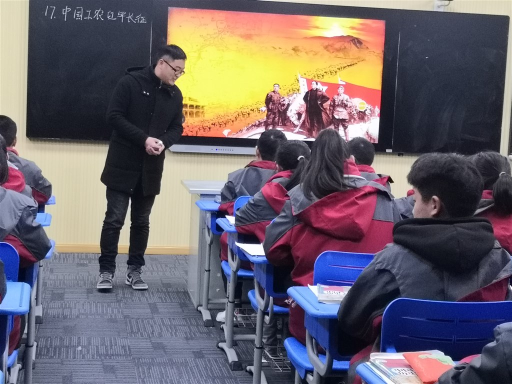 张佳伟.jpg