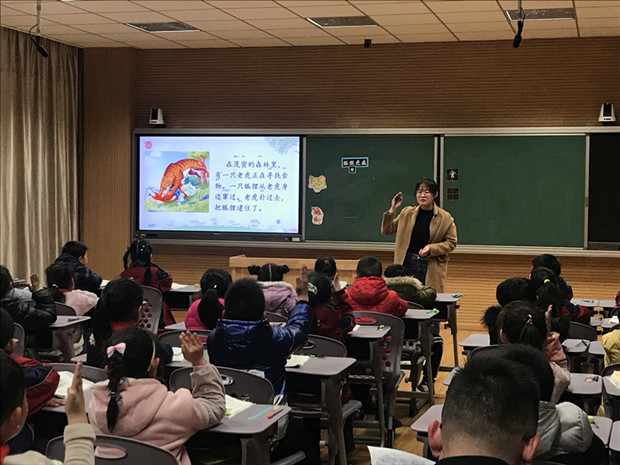 伍纷纷.jpg