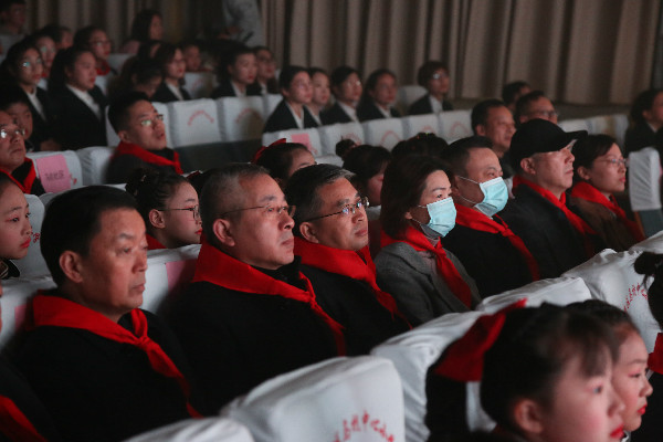 lingdaoguanzhongxi.jpg