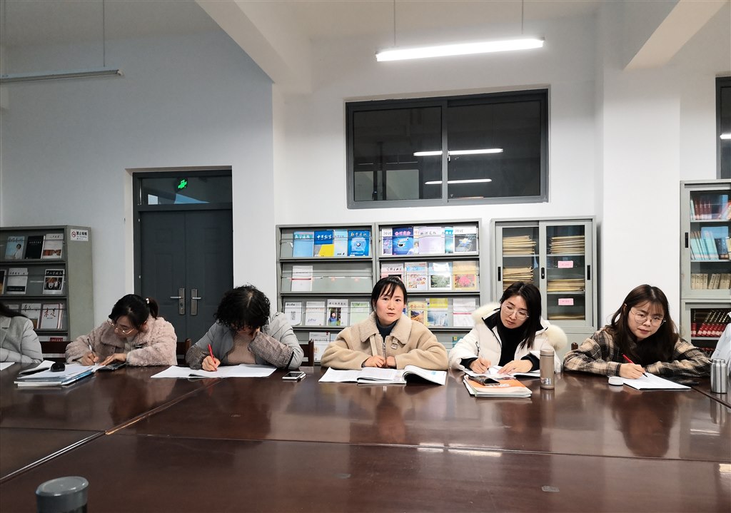 12月英语组大集备.jpg