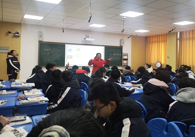 2.张老师上课.jpg