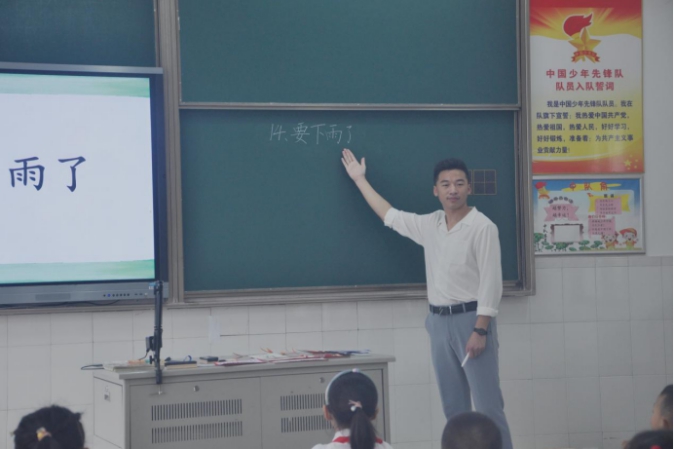 陈佳明.jpg