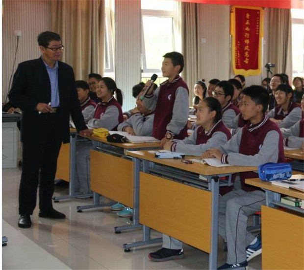 1刘恩樵上课.jpg