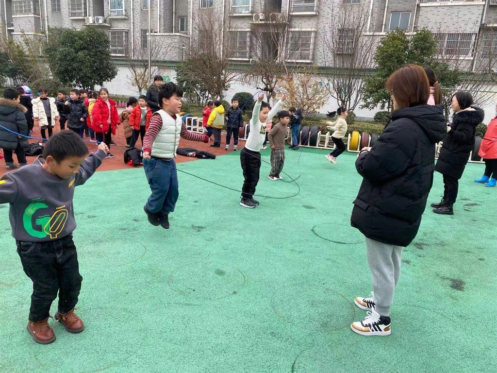 大班跳绳.jpg