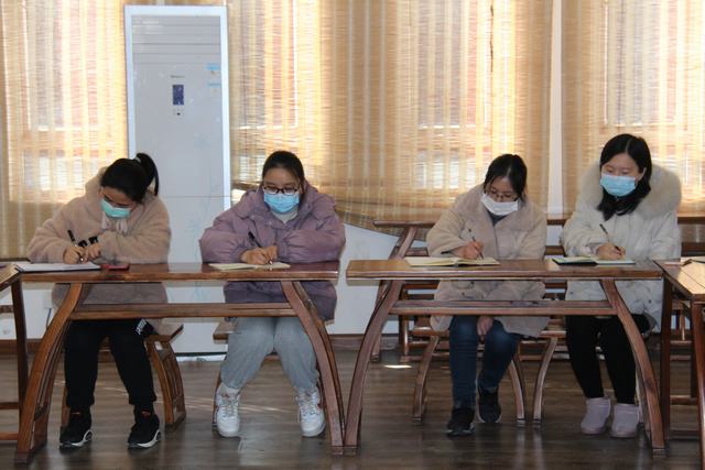洛小召开全校语文教学质量分析交流会 (12).JPG