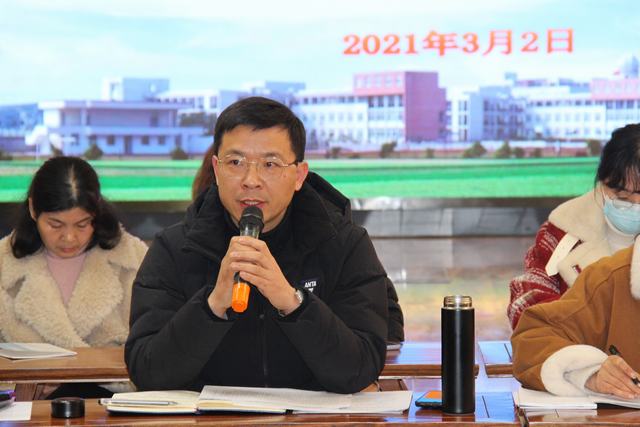 洛小召开全校语文教学质量分析交流会 (24).JPG